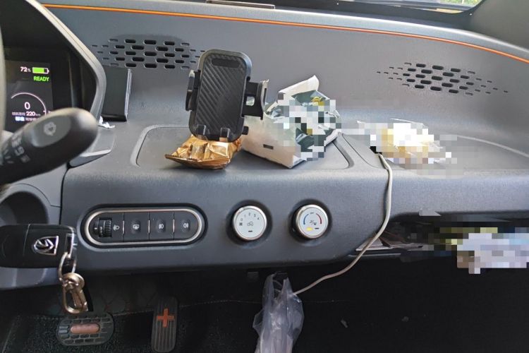 Used Baojun E100 2020 305KM Smart Drive Version Audio And AC Panel