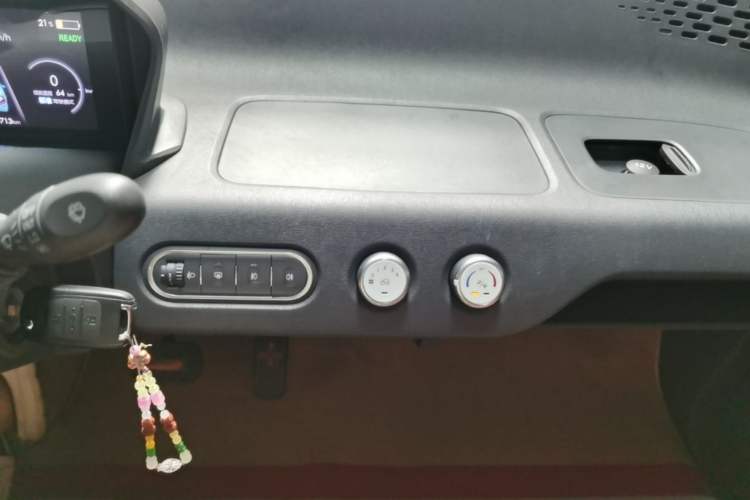 Used Baojun E100 2020 305KM Smart Drive Version Audio And AC Panel
