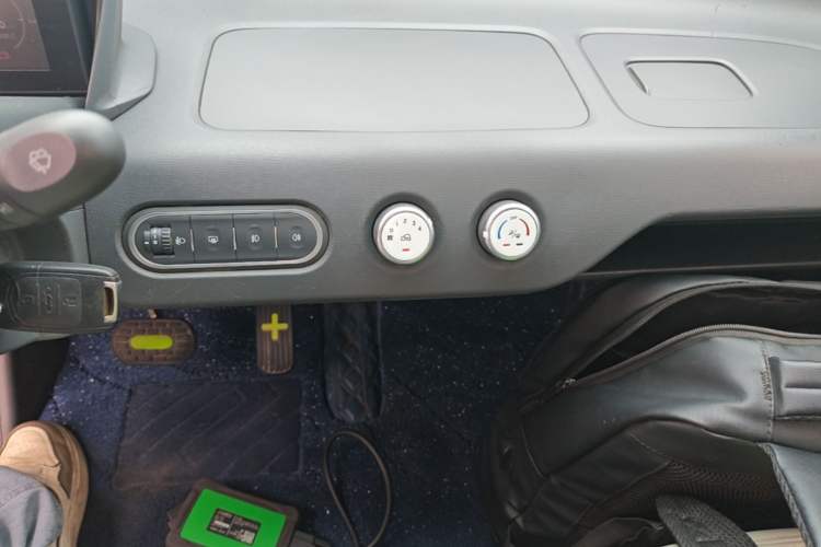 Used Baojun E100 2020 305KM Smart Drive Version Audio And AC Panel