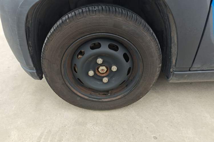 Used Baojun E100 2020 305KM Smart Drive Version Left Front Wheel Hub