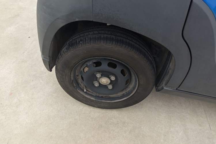 Used Baojun E100 2020 305KM Smart Drive Version Right Rear Wheel Hub