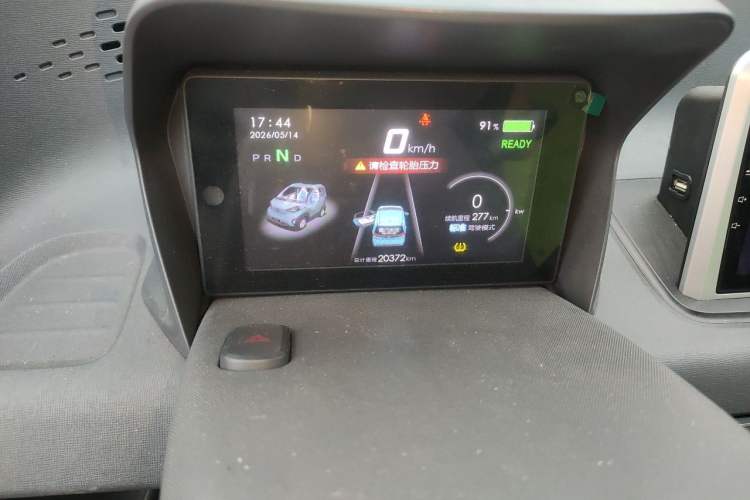 Used Baojun E100 2020 305KM Smart Drive Version Odometer Close Up
