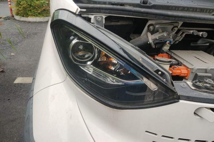 Used Baojun E100 2020 305KM Smart Drive Version Right Front Headlight