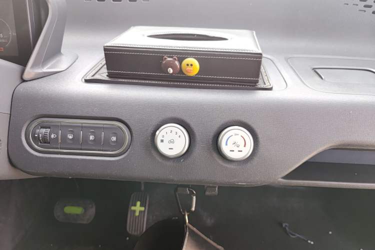 Used Baojun E100 2020 305KM Smart Drive Version Audio And AC Panel