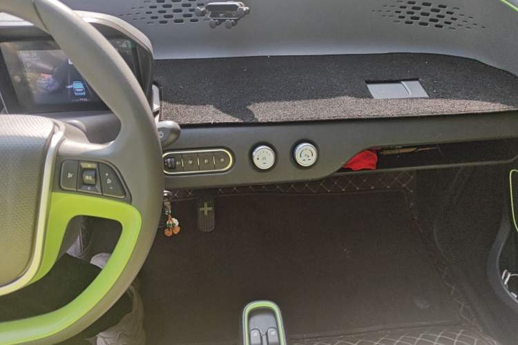 Used Baojun E100 2020 305KM Smart Drive Version Audio And AC Panel