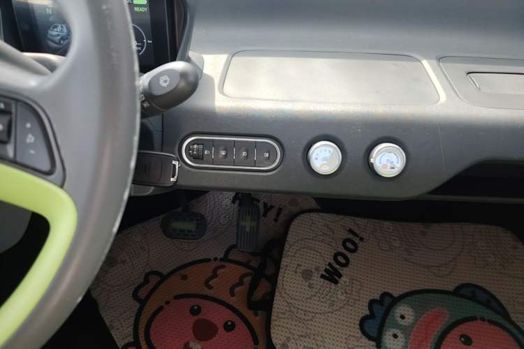 Used Baojun E100 2020 305KM Smart Drive Version Audio And AC Panel