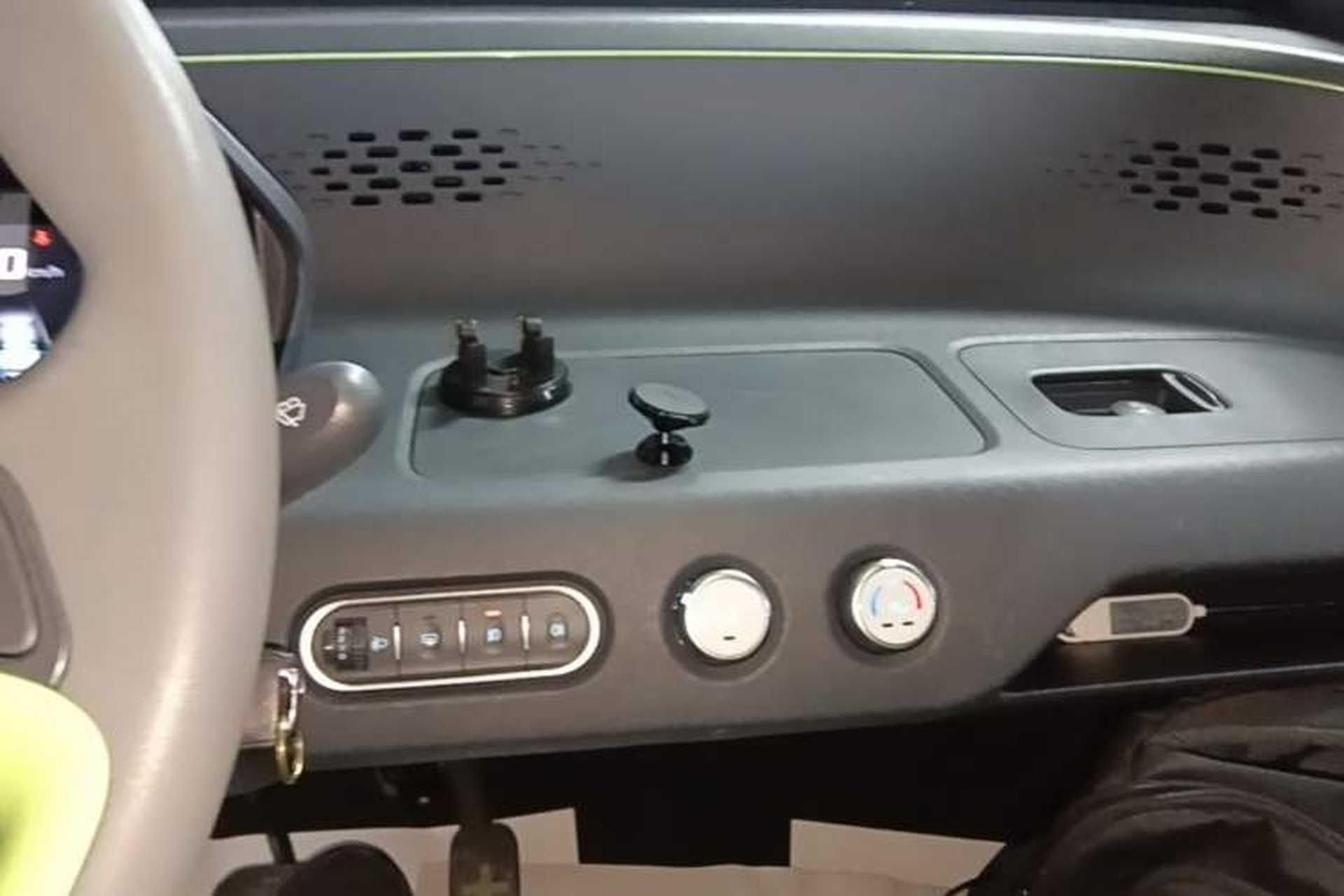 Used Baojun E100 2020 305KM Smart Drive Version Audio And AC Panel