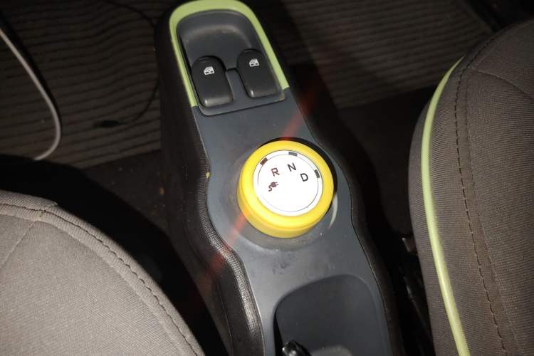 Used Baojun E100 2020 305KM Smart Drive Version Gear Lever