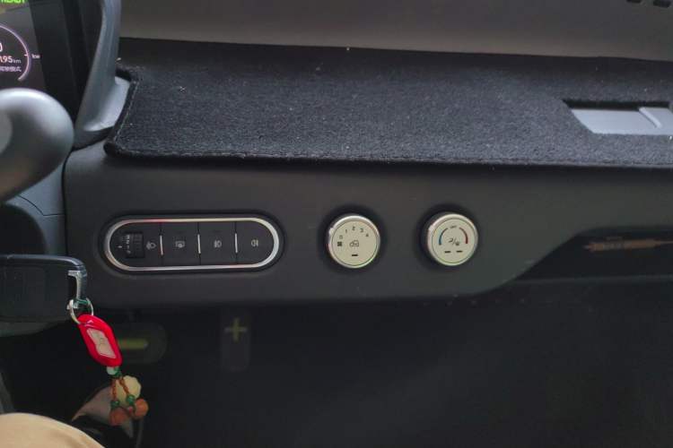 Used Baojun E100 2020 305KM Smart Drive Version Interior 2