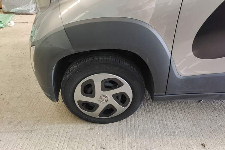 Used Baojun E100 2020 305KM Smart Drive Version Left Front Wheel Hub