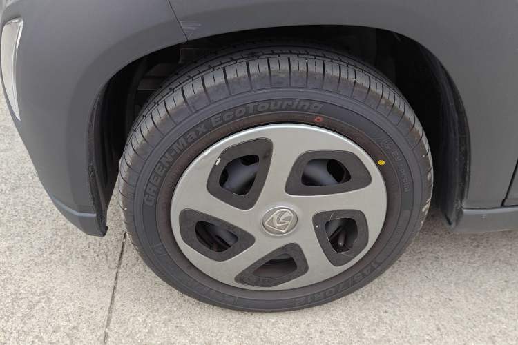 Used Baojun E100 2020 305KM Smart Drive Version Left Front Wheel Hub