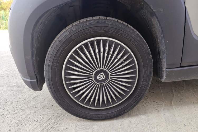 Used Baojun E100 2020 305KM Smart Drive Version Left Front Wheel Hub