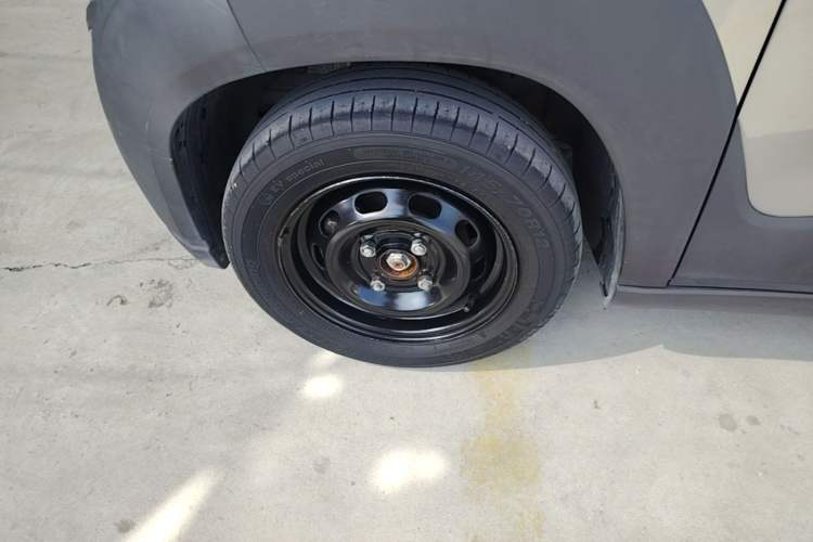 Used Baojun E100 2020 305KM Smart Drive Version Left Front Wheel Hub