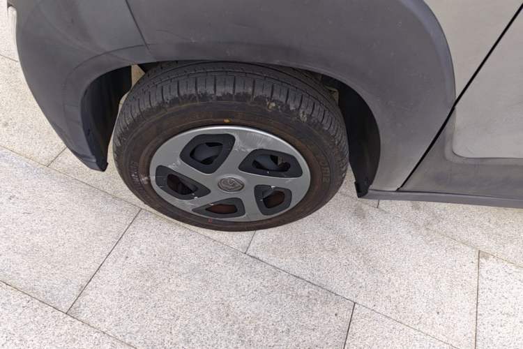 Used Baojun E100 2020 305KM Smart Drive Version Left Front Wheel Hub