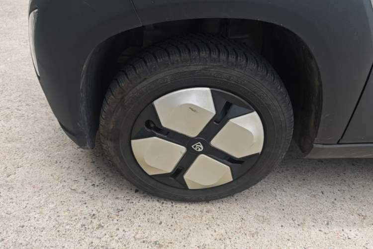 Used Baojun E100 2020 305KM Smart Drive Version Left Front Wheel Hub