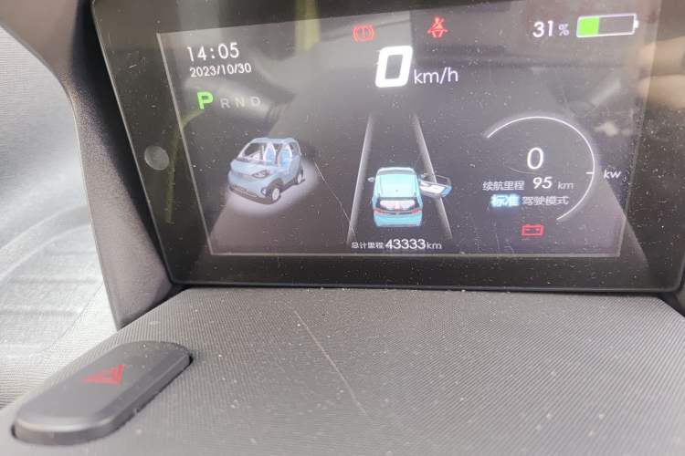 Used Baojun E100 2020 305KM Smart Drive Version Odometer Close Up