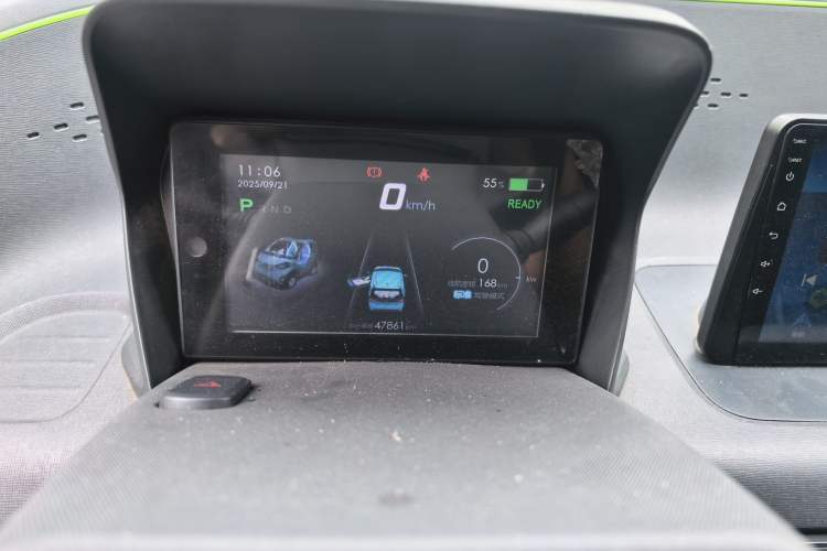 Used Baojun E100 2020 305KM Smart Drive Version Odometer Close Up
