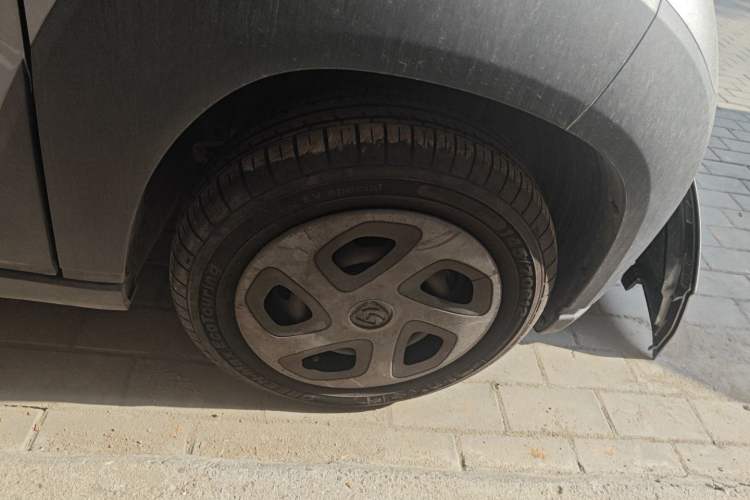 Used Baojun E100 2020 305KM Smart Drive Version Right Front Wheel Hub