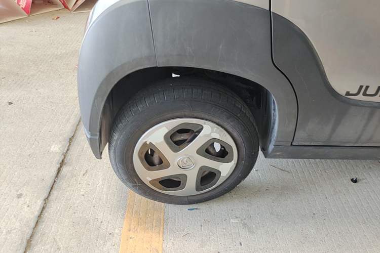 Used Baojun E100 2020 305KM Smart Drive Version Right Rear Wheel Hub