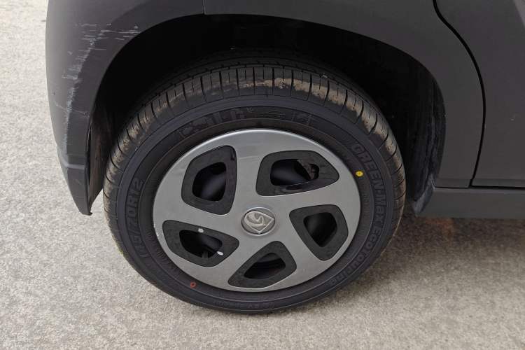 Used Baojun E100 2020 305KM Smart Drive Version Right Rear Wheel Hub