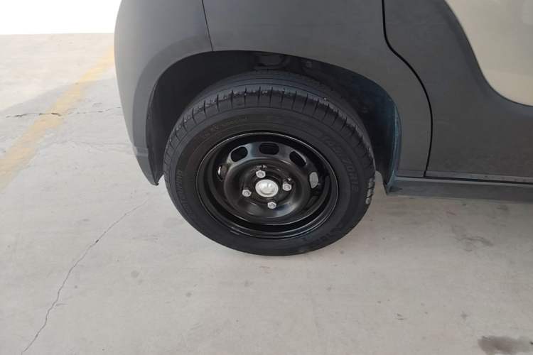 Used Baojun E100 2020 305KM Smart Drive Version Right Rear Wheel Hub