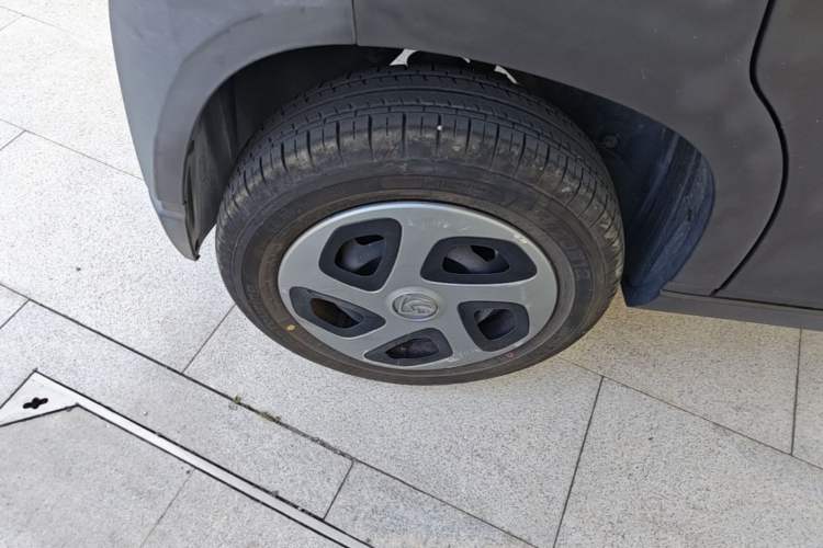 Used Baojun E100 2020 305KM Smart Drive Version Right Rear Wheel Hub