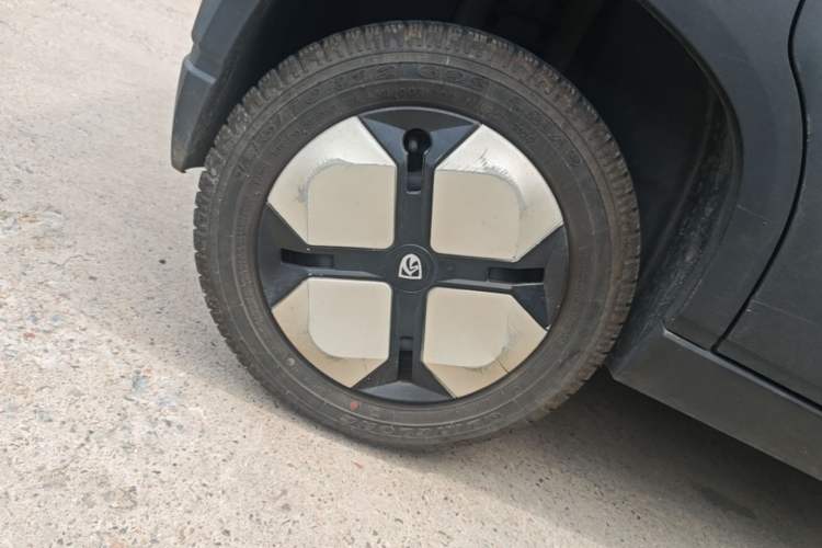Used Baojun E100 2020 305KM Smart Drive Version Right Rear Wheel Hub
