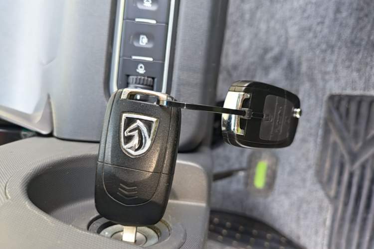Used Baojun E100 2020 305KM Smart Drive Version Vehicle Key