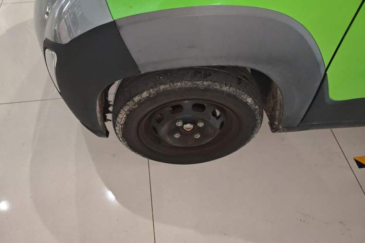 Used Baojun E100 2020 305KM Smart Drive Version Left Front Wheel Hub
