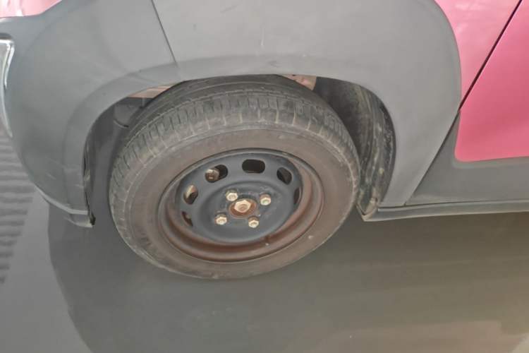 Used Baojun E100 2020 305KM Smart Drive Version Left Front Wheel Hub