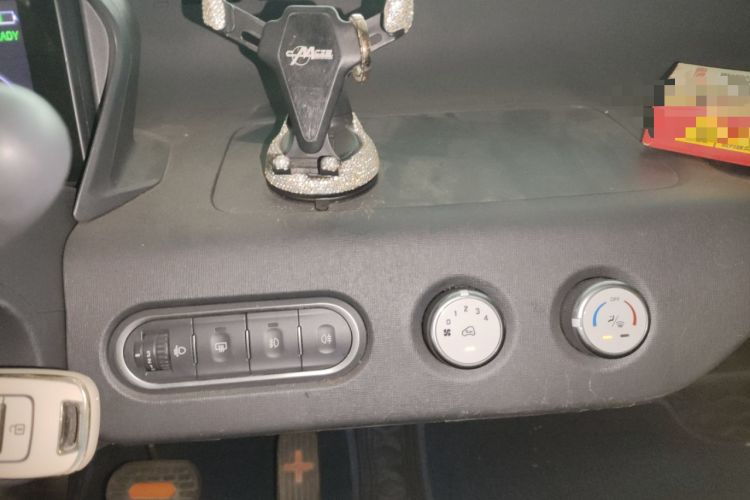 Used Baojun E100 2020 305KM Smart Drive Version Audio And AC Panel