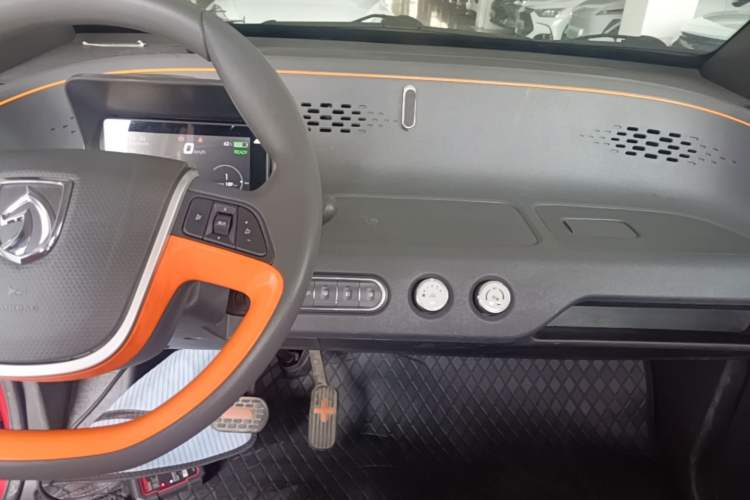 Used Baojun E100 2020 305KM Smart Drive Version Audio And AC Panel