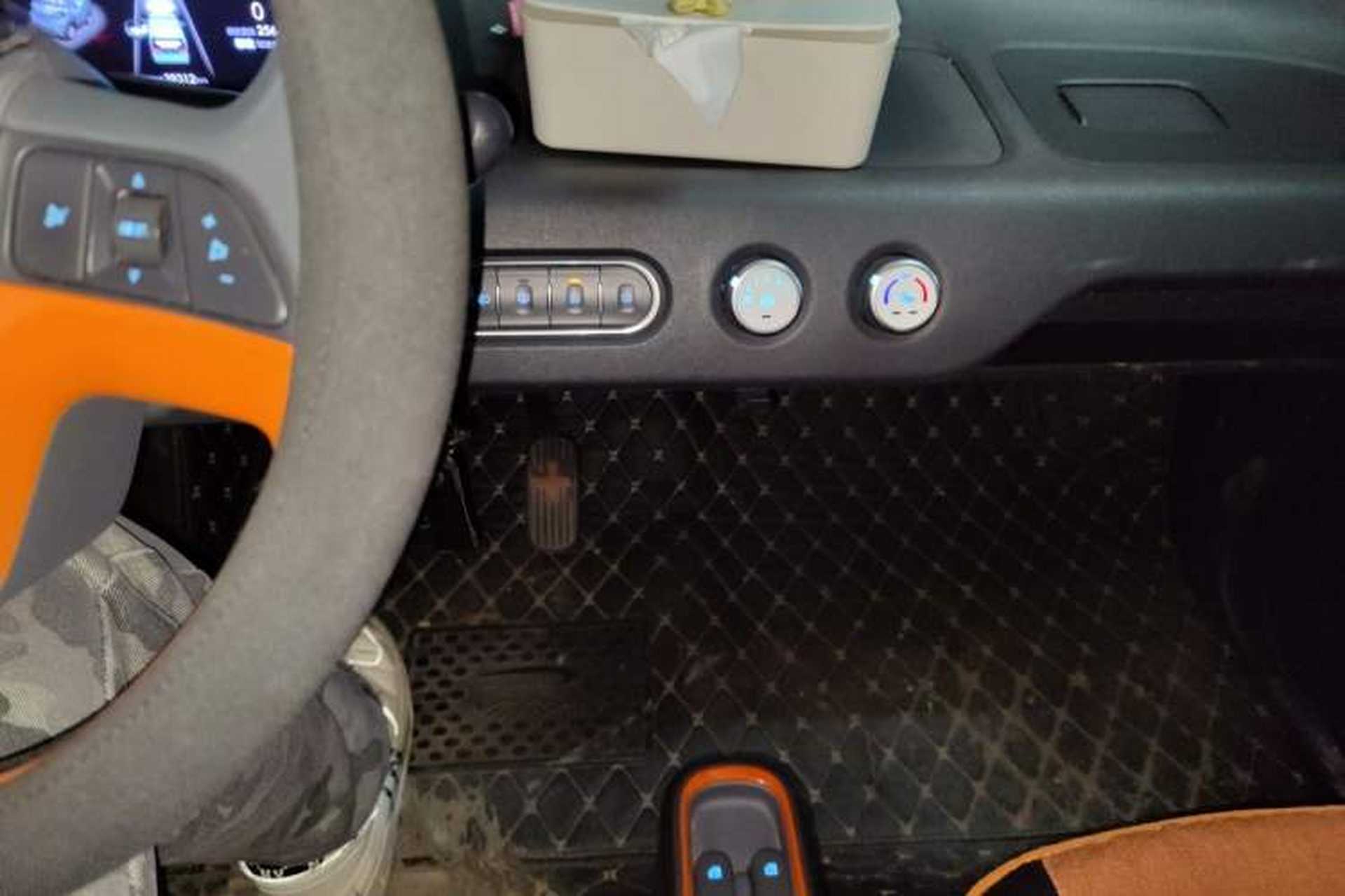 Used Baojun E100 2020 305KM Smart Drive Version Audio And AC Panel
