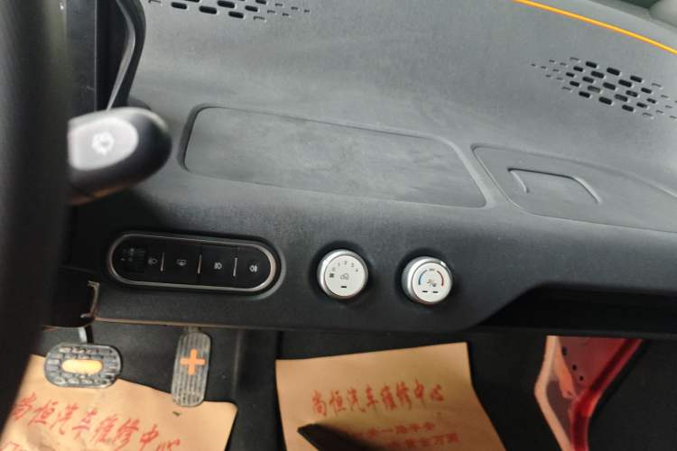 Used Baojun E100 2020 305KM Smart Drive Version Audio And AC Panel
