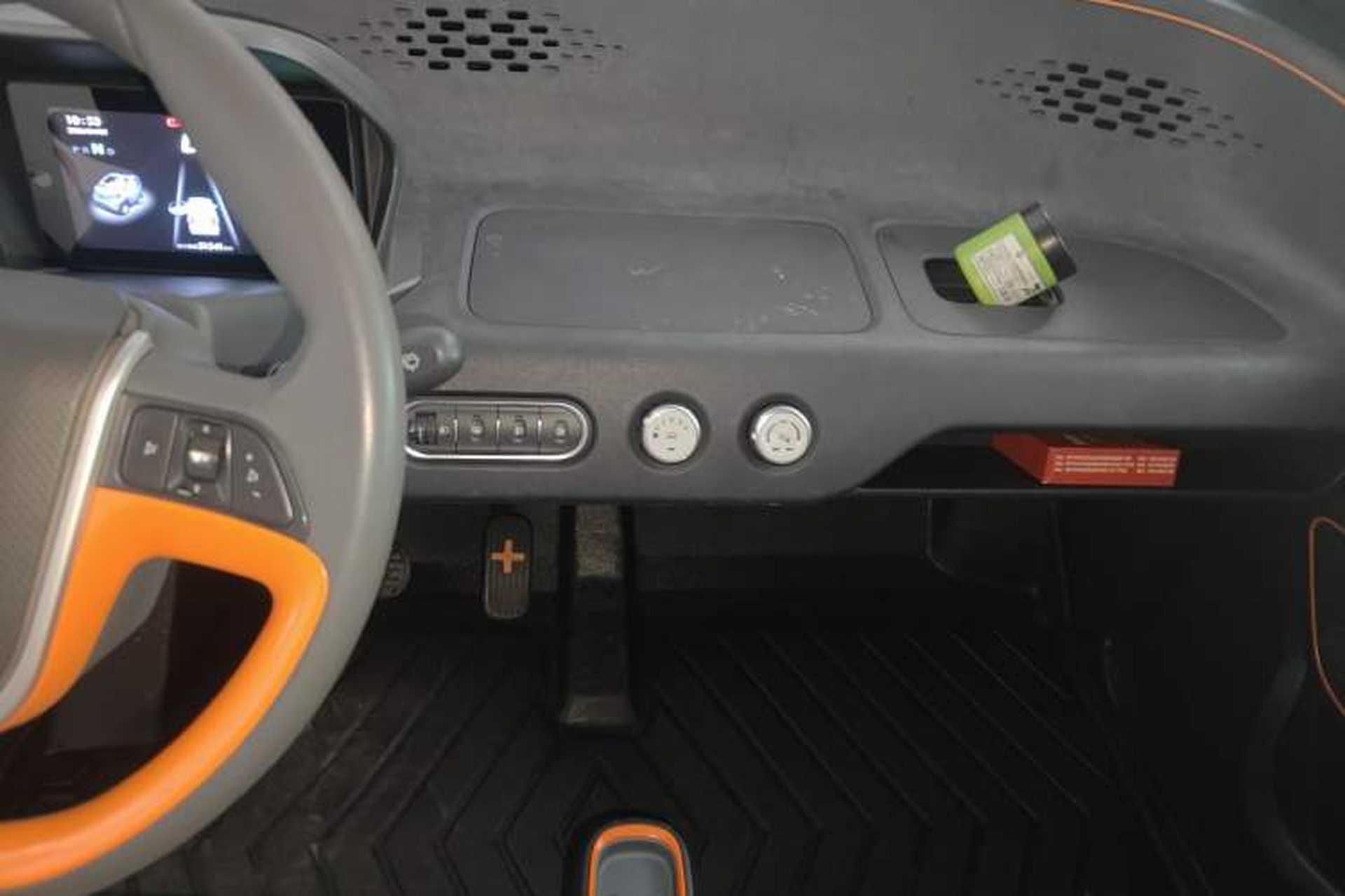 Used Baojun E100 2020 305KM Smart Drive Version Audio And AC Panel