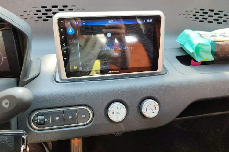 Used Baojun E100 2020 305KM Smart Drive Version Audio And AC Panel