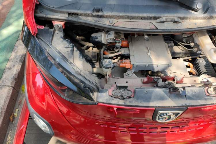 Used Baojun E100 2020 305KM Smart Drive Version Engine Bay Right