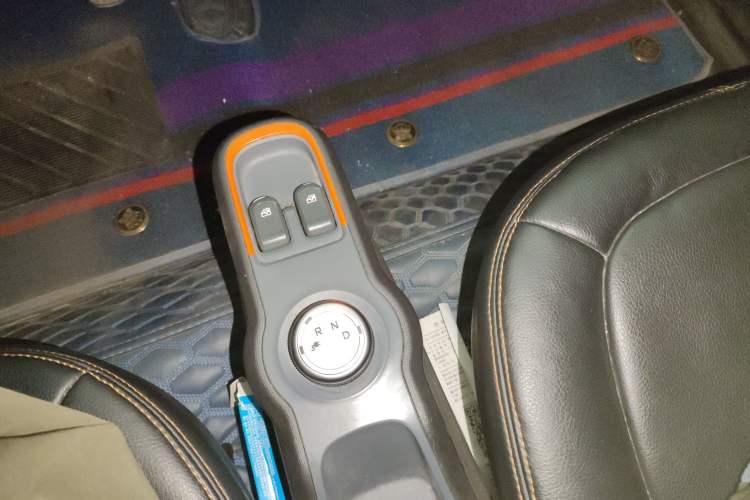 Used Baojun E100 2020 305KM Smart Drive Version Gear Lever