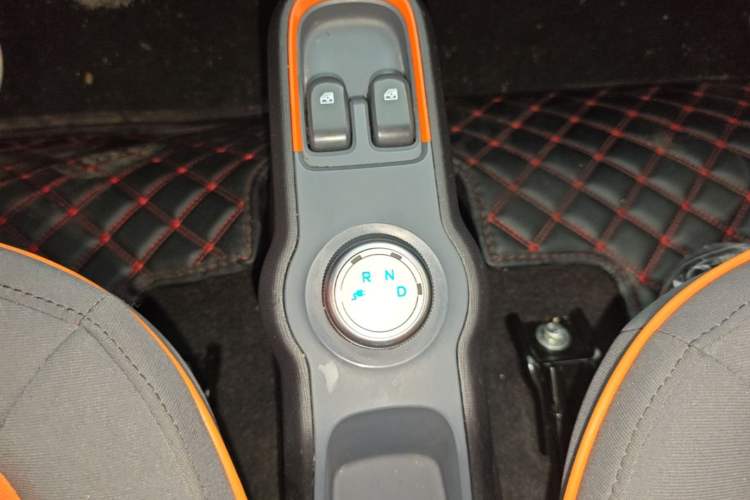 Used Baojun E100 2020 305KM Smart Drive Version Gear Lever