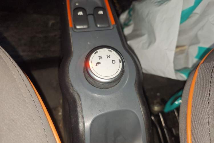 Used Baojun E100 2020 305KM Smart Drive Version Gear Lever