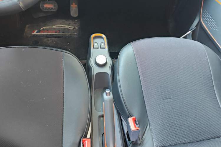 Used Baojun E100 2020 305KM Smart Drive Version Gear Lever