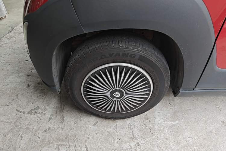 Used Baojun E100 2020 305KM Smart Drive Version Left Front Wheel Hub