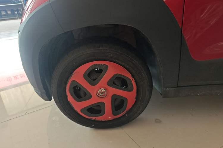 Used Baojun E100 2020 305KM Smart Drive Version Left Front Wheel Hub