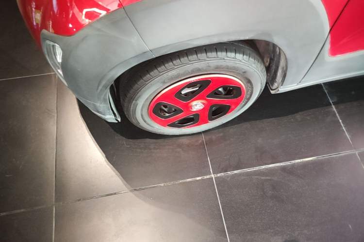 Used Baojun E100 2020 305KM Smart Drive Version Left Front Wheel Hub