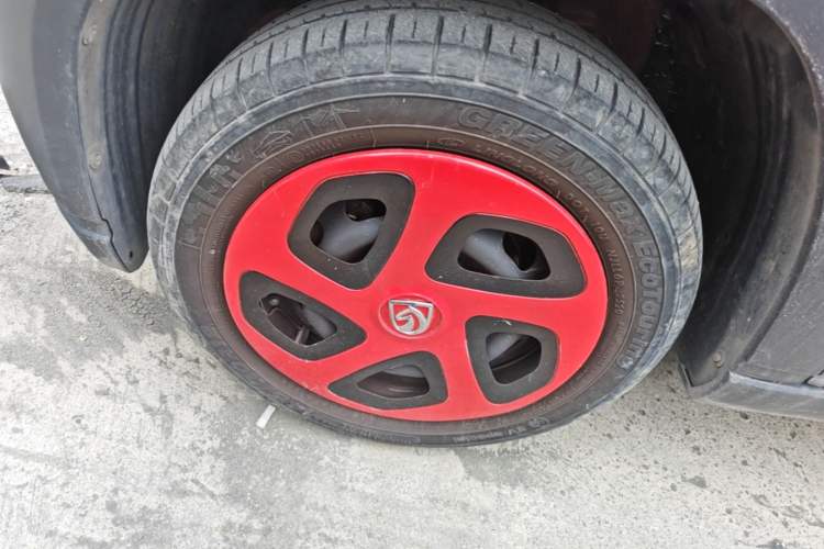 Used Baojun E100 2020 305KM Smart Drive Version Left Front Wheel Hub