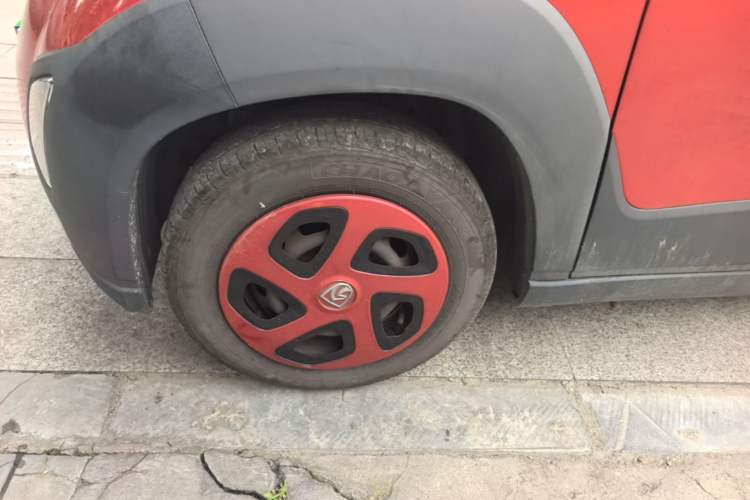 Used Baojun E100 2020 305KM Smart Drive Version Left Front Wheel Hub
