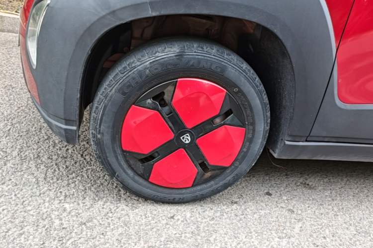 Used Baojun E100 2020 305KM Smart Drive Version Left Front Wheel Hub
