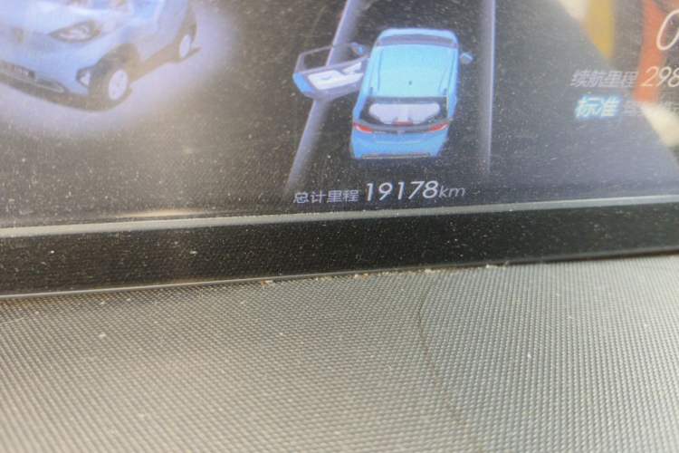 Used Baojun E100 2020 305KM Smart Drive Version Odometer Close Up