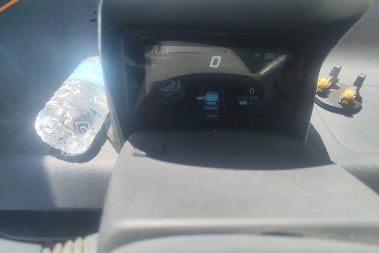 Used Baojun E100 2020 305KM Smart Drive Version Odometer Close Up