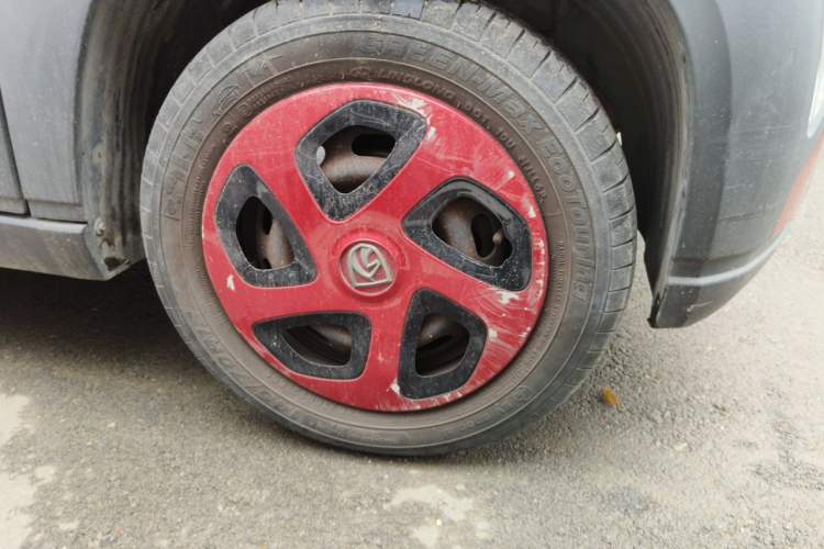 Used Baojun E100 2020 305KM Smart Drive Version Right Front Wheel Hub